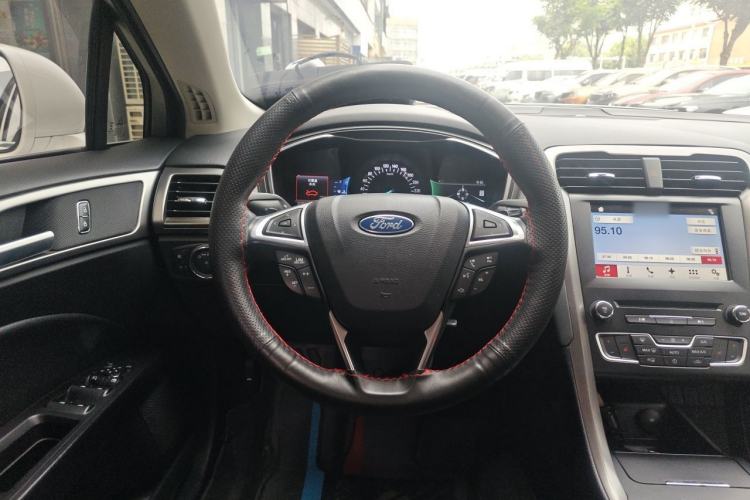 Used Ford Mondeo 2017 EcoBoost 180 Luxury Model Steering Wheel