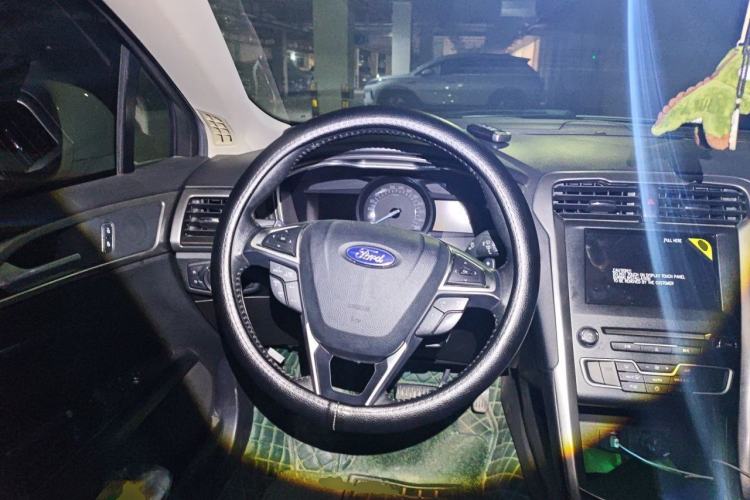 Used Ford Mondeo 2017 EcoBoost 180 Luxury Model Steering Wheel