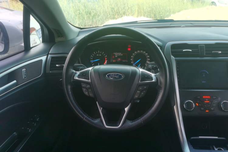 Used Ford Mondeo 2017 EcoBoost 200 Stylish Model Steering Wheel
