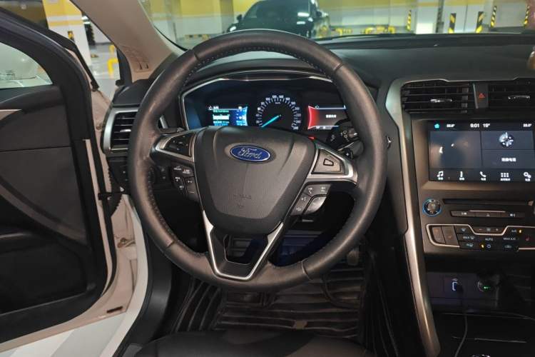 Used Ford Mondeo 2017 EcoBoost 180 Luxury Model Steering Wheel