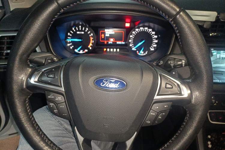 Used Ford Mondeo 2017 EcoBoost 180 Luxury Model Steering Wheel