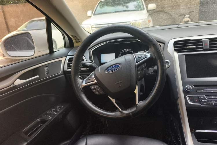 Used Ford Mondeo 2017 EcoBoost 180 Luxury Model Steering Wheel