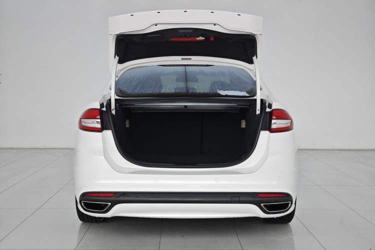 Used Ford Mondeo 2017 EcoBoost 180 Comfort Model Trunk