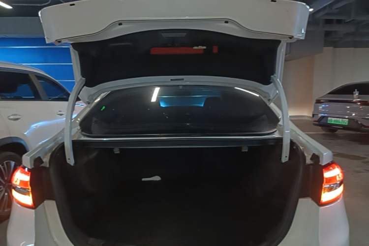 Used Ford Mondeo 2017 EcoBoost 180 Stylish Model Trunk