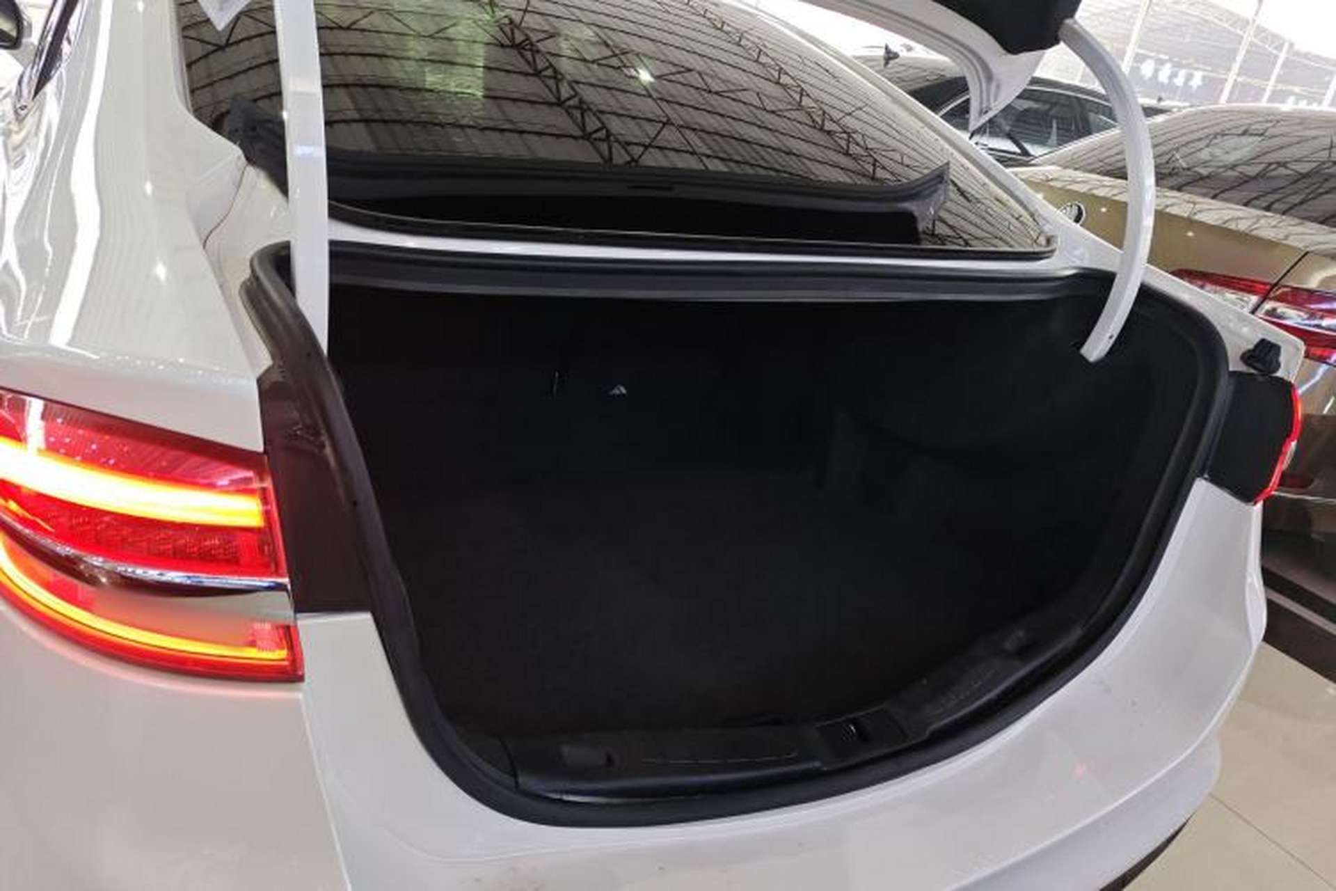Used Ford Mondeo 2017 EcoBoost 180 Stylish Model Trunk
