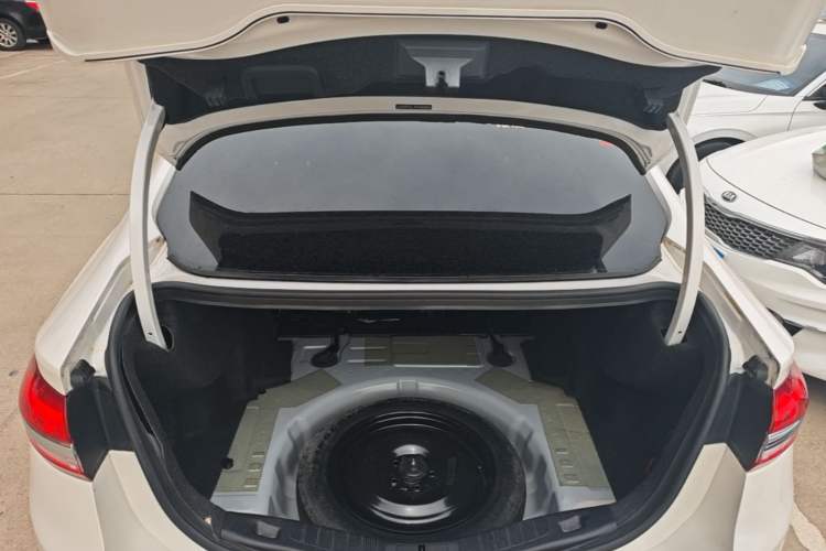 Used Ford Mondeo 2017 EcoBoost 180 Luxury Model Trunk