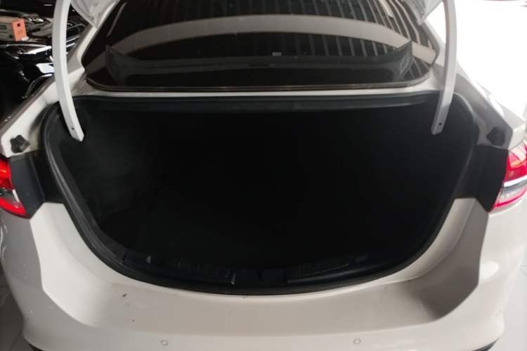 Used Ford Mondeo 2017 EcoBoost 180 Luxury Model Trunk