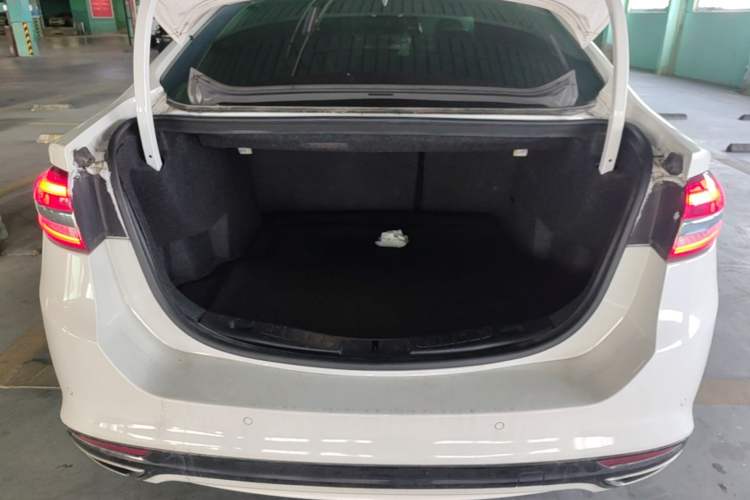 Used Ford Mondeo 2017 EcoBoost 200 Luxury Model Trunk
