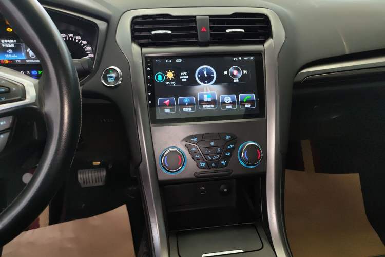 Used Ford Mondeo 2018 EcoBoost 180 Smart Control Fashion Model China VI Standard Audio And AC Panel