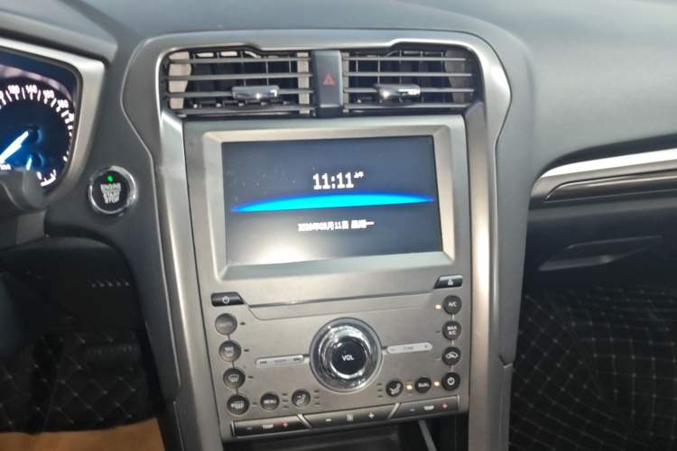 Used Ford Mondeo 2018 EcoBoost 180 Smart Control Fashion Model China VI Standard Audio And AC Panel