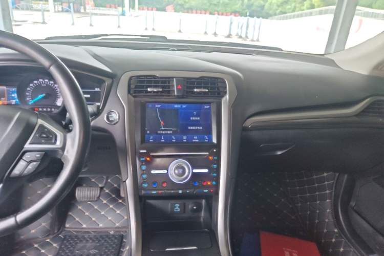 Used Ford Mondeo 2018 EcoBoost 200 Smart Control Fashion Model China VI Standard Audio And AC Panel