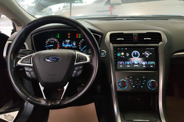 Used Ford Mondeo 2018 EcoBoost 180 Smart Control Fashion Model China VI Standard Center Console