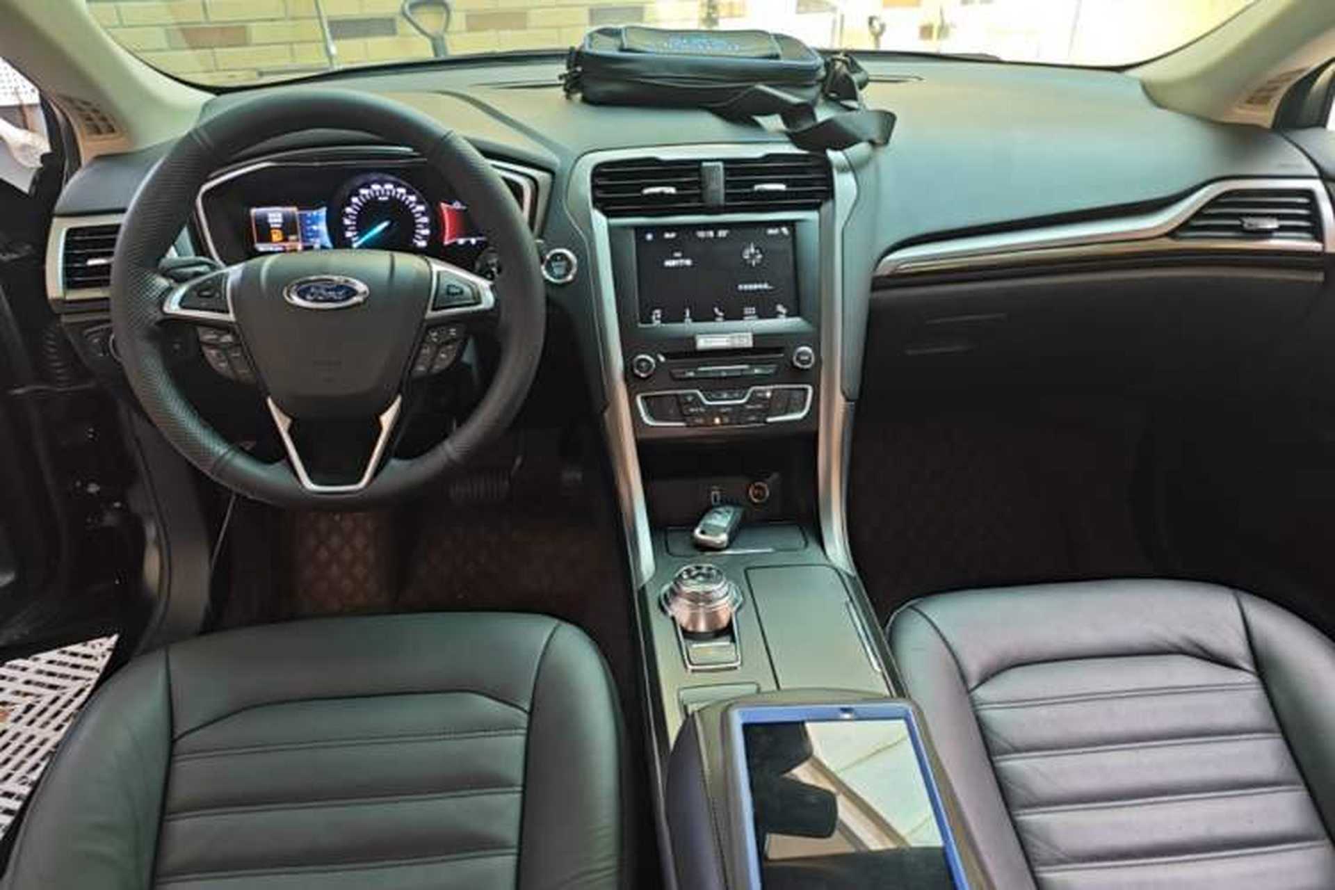 Used Ford Mondeo 2018 EcoBoost 200 Luxury Model Center Console