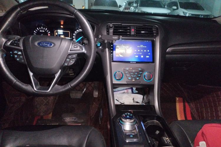 Used Ford Mondeo 2018 EcoBoost 200 Stylish Model Center Console