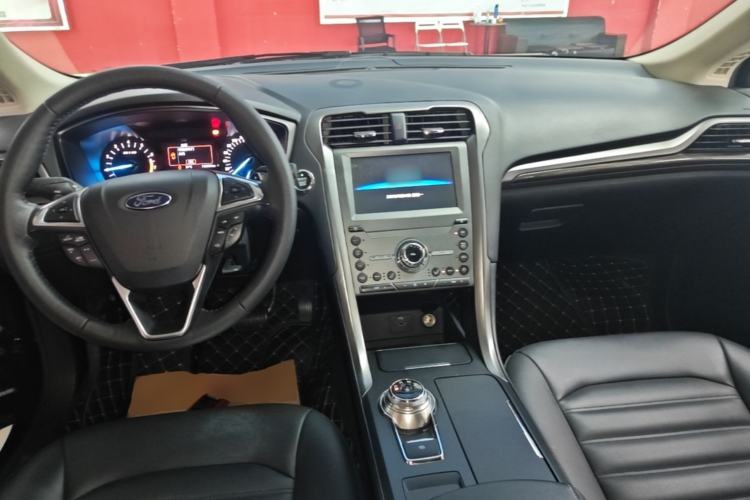 Used Ford Mondeo 2018 EcoBoost 180 Smart Control Fashion Model China VI Standard Center Console
