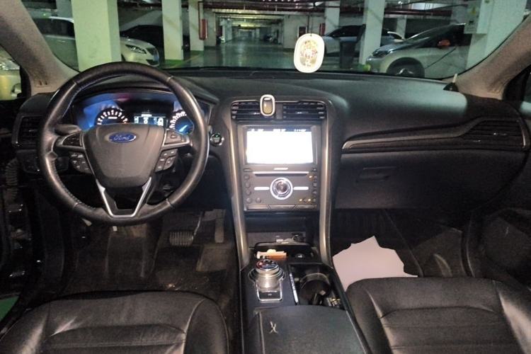 Used Ford Mondeo 2018 EcoBoost 180 Fashion Edition Center Console