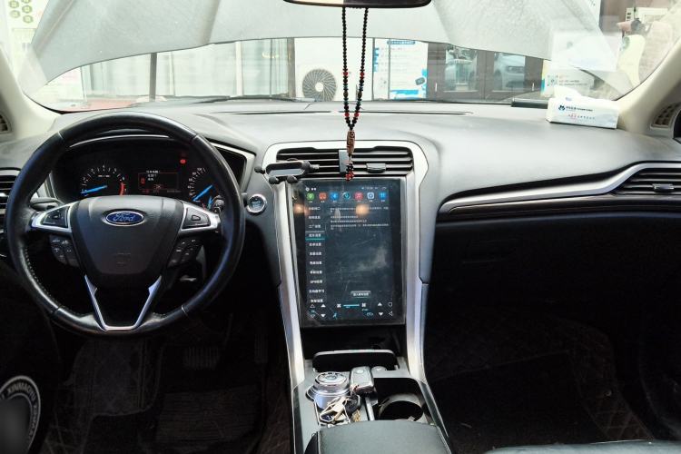 Used Ford Mondeo 2018 EcoBoost 180 Fashion Edition Center Console