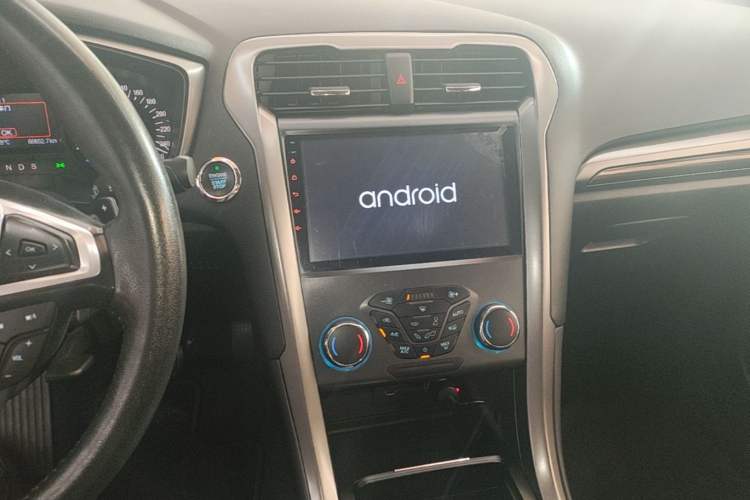 Used Ford Mondeo 2018 EcoBoost 180 Smart Control Fashion Model China VI Standard Center Console