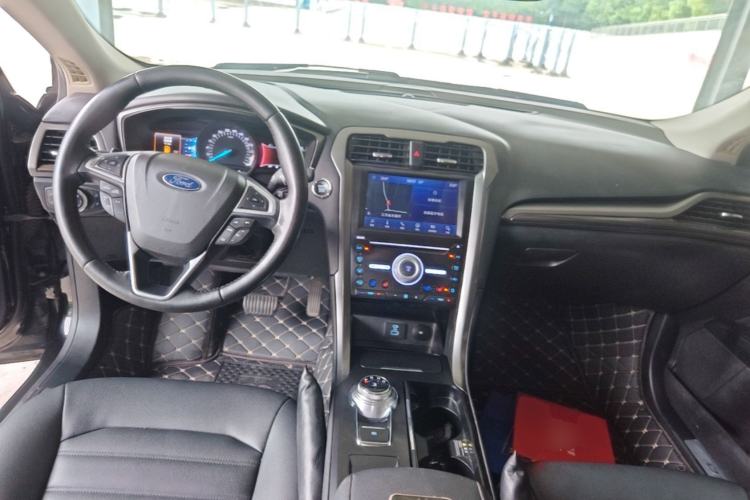 Used Ford Mondeo 2018 EcoBoost 200 Smart Control Fashion Model China VI Standard Center Console
