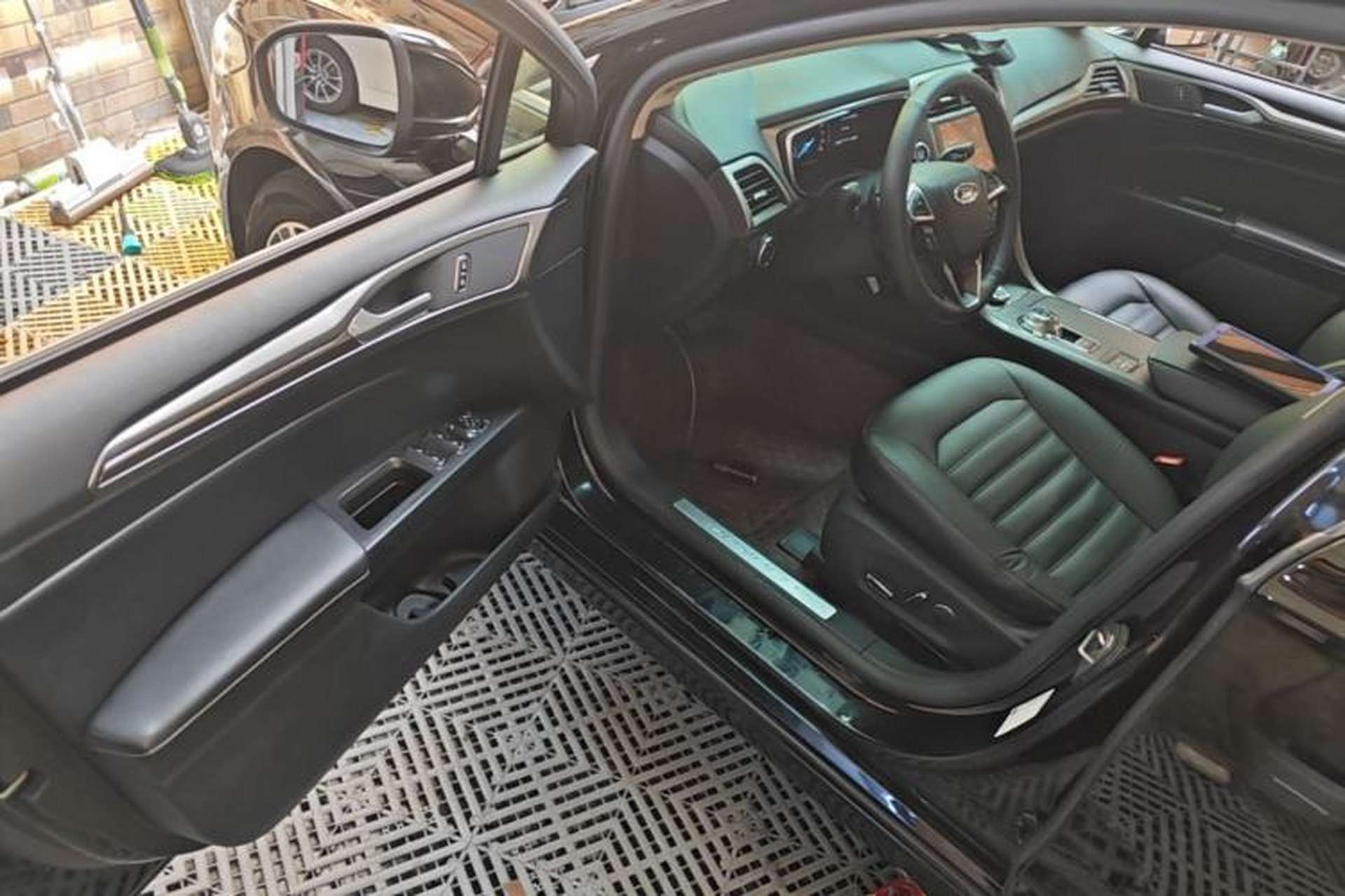 Used Ford Mondeo 2018 EcoBoost 200 Luxury Model Driver Seat