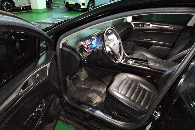 Used Ford Mondeo 2018 EcoBoost 180 Fashion Edition Driver Seat
