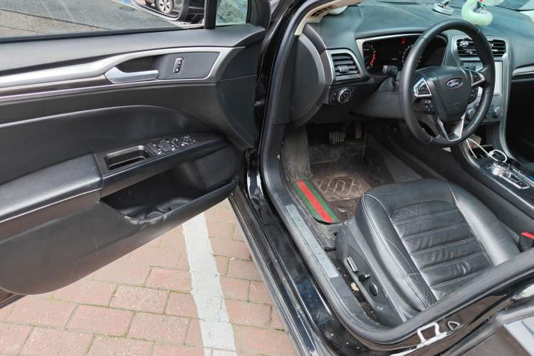Used Ford Mondeo 2018 EcoBoost 180 Fashion Edition Driver Seat