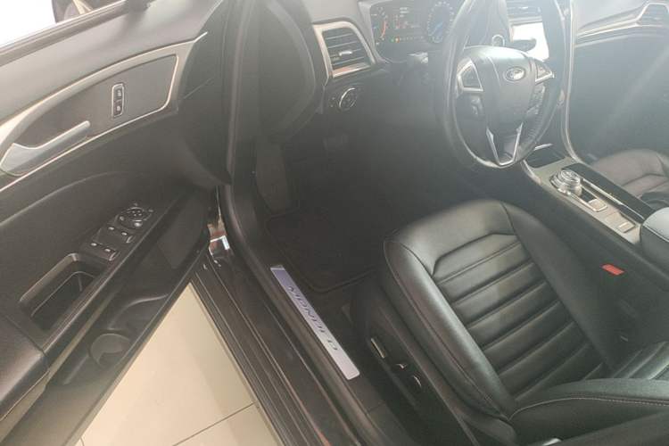 Used Ford Mondeo 2018 EcoBoost 180 Smart Control Fashion Model China VI Standard Driver Seat