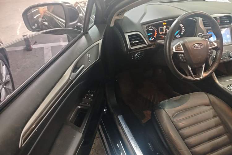 Used Ford Mondeo 2018 EcoBoost 180 Fashion Edition Driver Seat