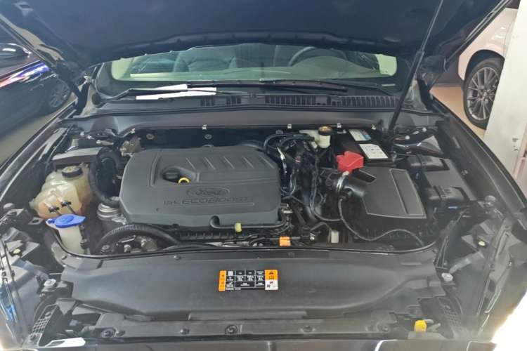 Used Ford Mondeo 2018 EcoBoost 180 Smart Control Fashion Model China VI Standard Engine Bay