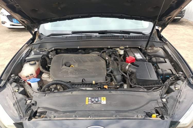 Used Ford Mondeo 2018 EcoBoost 180 Smart Control Fashion Model China VI Standard Engine Bay