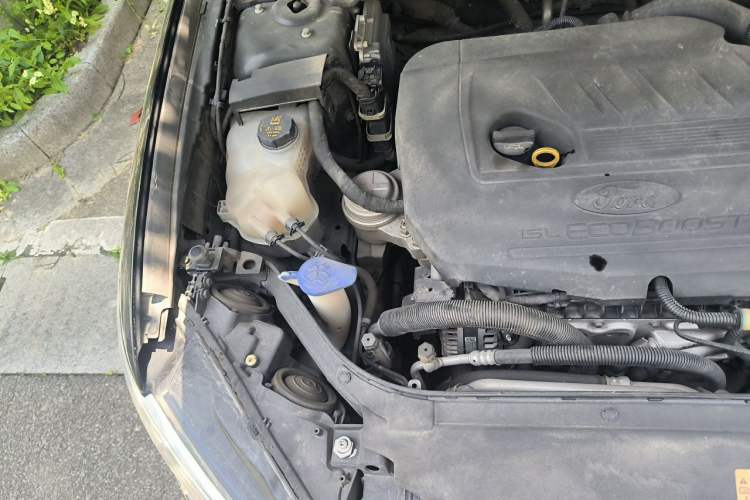 Used Ford Mondeo 2018 EcoBoost 180 Smart Control Fashion Model China V Standard Engine Bay Right