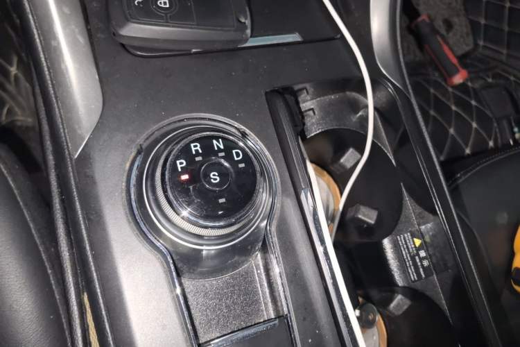 Used Ford Mondeo 2018 EcoBoost 180 Fashion Edition Gear Lever