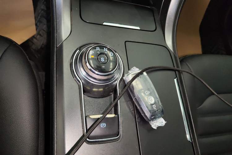 Used Ford Mondeo 2018 EcoBoost 180 Smart Control Fashion Model China VI Standard Gear Lever