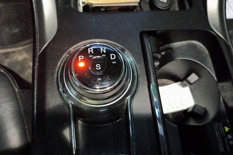 Used Ford Mondeo 2018 EcoBoost 180 Fashion Edition Gear Lever