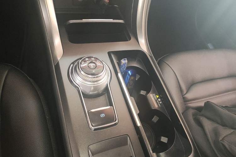 Used Ford Mondeo 2018 EcoBoost 180 Smart Control Fashion Model China VI Standard Gear Lever