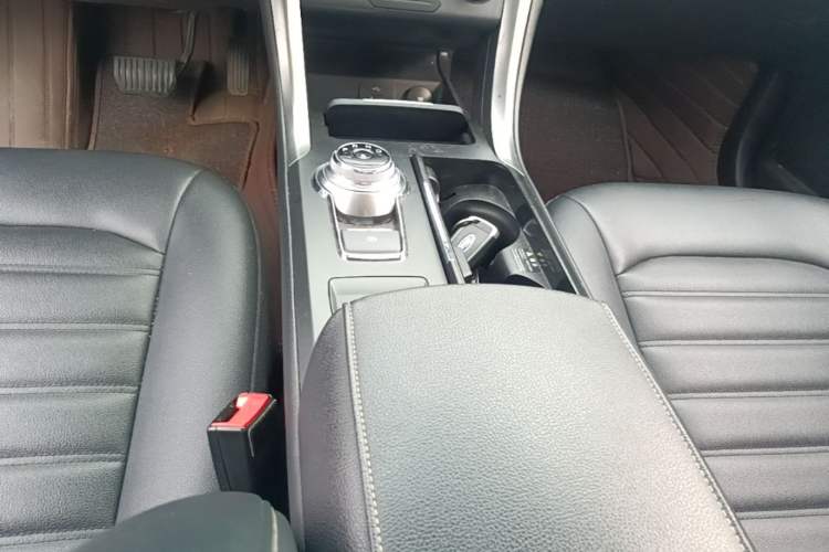 Used Ford Mondeo 2018 EcoBoost 180 Smart Control Fashion Model China VI Standard Gear Lever