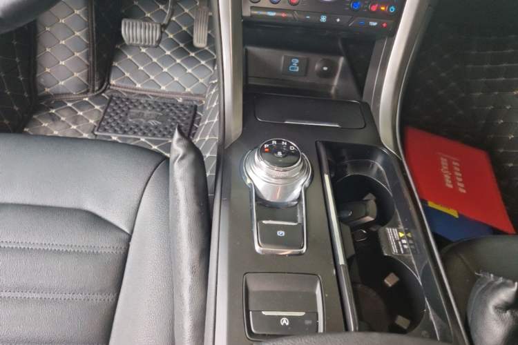 Used Ford Mondeo 2018 EcoBoost 200 Smart Control Fashion Model China VI Standard Gear Lever
