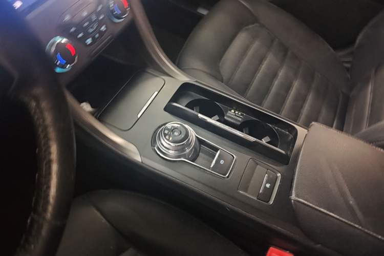 Used Ford Mondeo 2018 EcoBoost 180 Fashion Edition Gear Lever