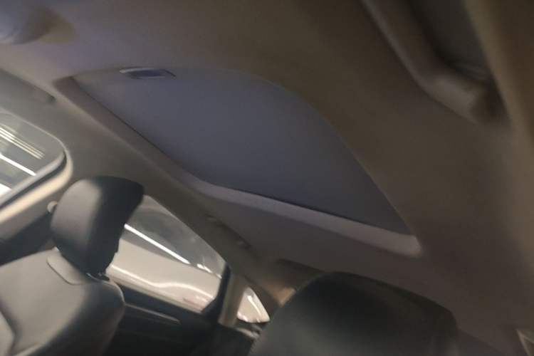 Used Ford Mondeo 2018 EcoBoost 180 Fashion Edition Headliner