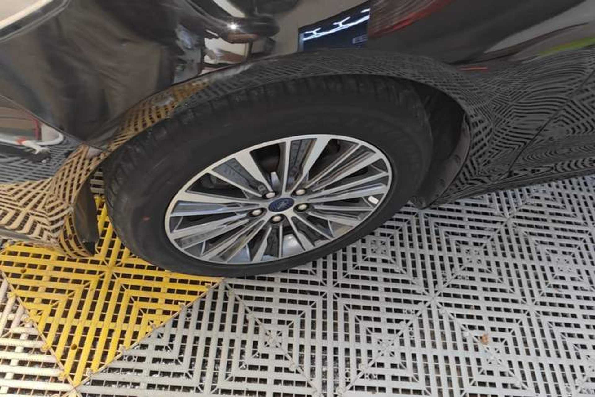Used Ford Mondeo 2018 EcoBoost 200 Luxury Model Left Front Wheel Hub