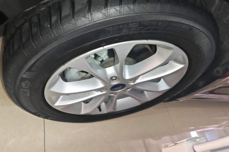 Used Ford Mondeo 2018 EcoBoost 180 Smart Control Fashion Model China VI Standard Left Front Wheel Hub