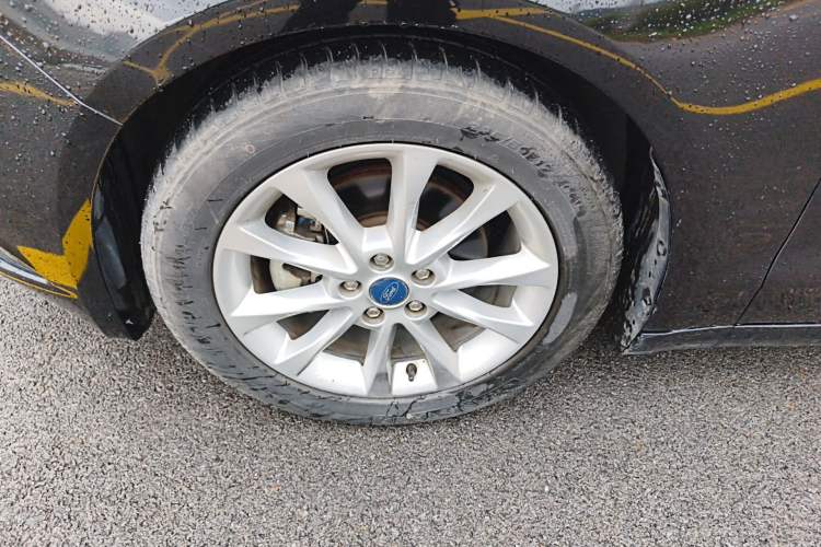 Used Ford Mondeo 2018 EcoBoost 180 Fashion Edition Left Front Wheel Hub