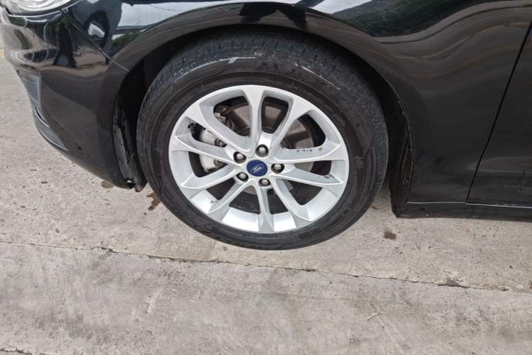 Used Ford Mondeo 2018 EcoBoost 200 Smart Control Fashion Model China VI Standard Left Front Wheel Hub