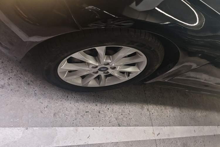 Used Ford Mondeo 2018 EcoBoost 180 Fashion Edition Left Front Wheel Hub