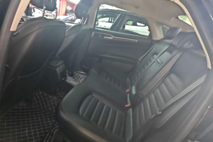 Used Ford Mondeo 2018 EcoBoost 180 Smart Control Fashion Model China VI Standard Left Rear Seat