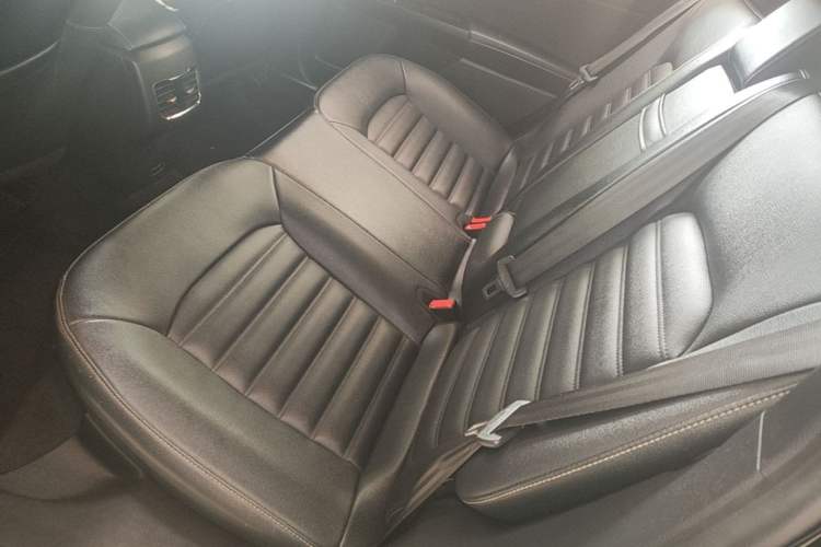 Used Ford Mondeo 2018 EcoBoost 180 Smart Control Fashion Model China VI Standard Left Rear Seat