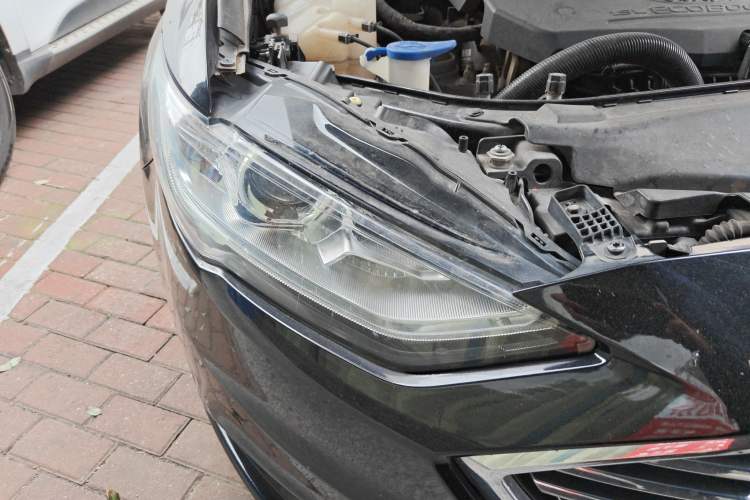 Used Ford Mondeo 2018 EcoBoost 180 Fashion Edition Right Front Headlight