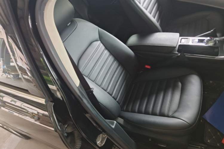Used Ford Mondeo 2018 EcoBoost 200 Smart Control Fashion Model China VI Standard Right Front Seat