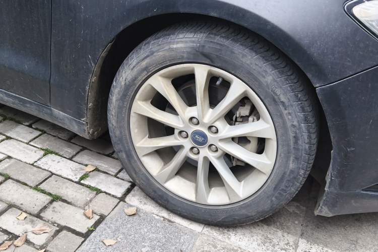 Used Ford Mondeo 2018 EcoBoost 180 Fashion Edition Right Front Wheel Hub
