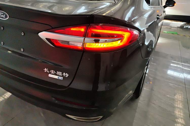 Used Ford Mondeo 2018 EcoBoost 180 Smart Control Fashion Model China VI Standard Right Rear Taillight